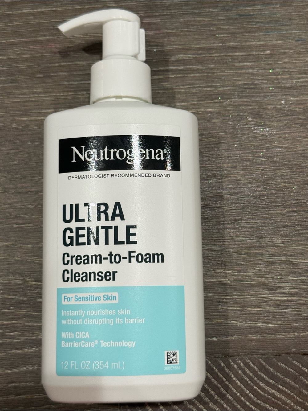 NWT Neutrogena Ultra Gentle Cream-to-Foam Cleanser for sensitive skin 12 fl oz